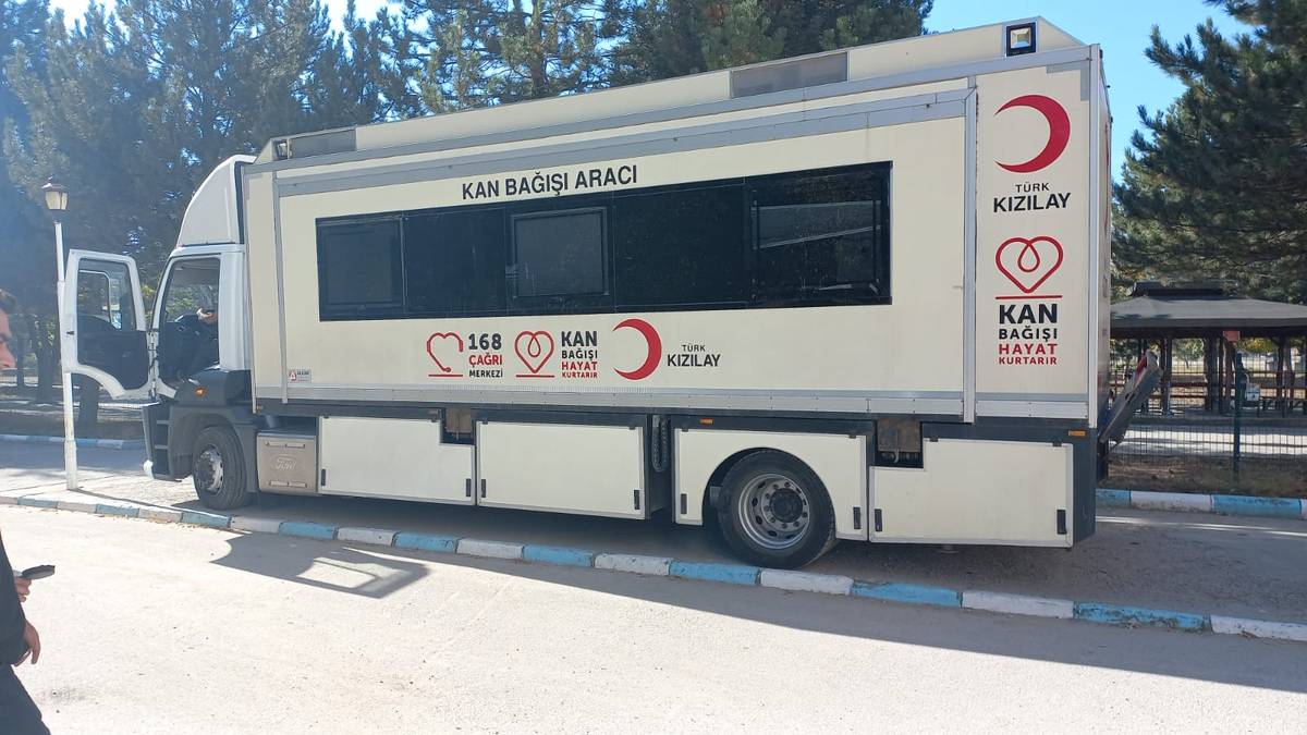 Üniversitemiz Öğrenci Topluluklarından Genç Kızılay Topluluğu, Türk Kızılayının kan bağışı kampanyasına destek verdi.
