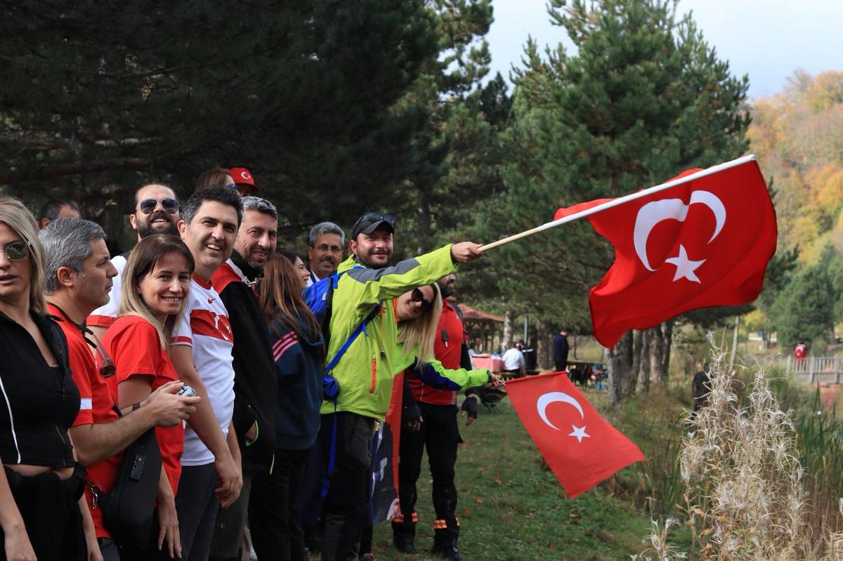 Üniversitemiz Öğrenci Topluluklarından Yeni Rotalar Toplululuğu 29 Ekim 2023 tarihinde Domaniç-Topuk Yaylasında Yürüyüş Etkinliği Gerçekleştirdi.