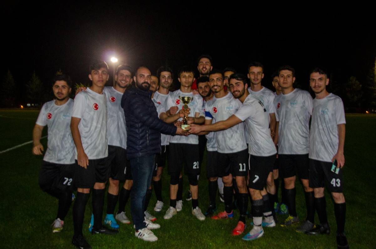 Cumhuriyetimizin 100. Yılı etkinlikleri kapsamında Kütahya Sağlık Bilimleri Üniversitesi Germiyan Kampüsünde futbol müsabakası düzenlendi.