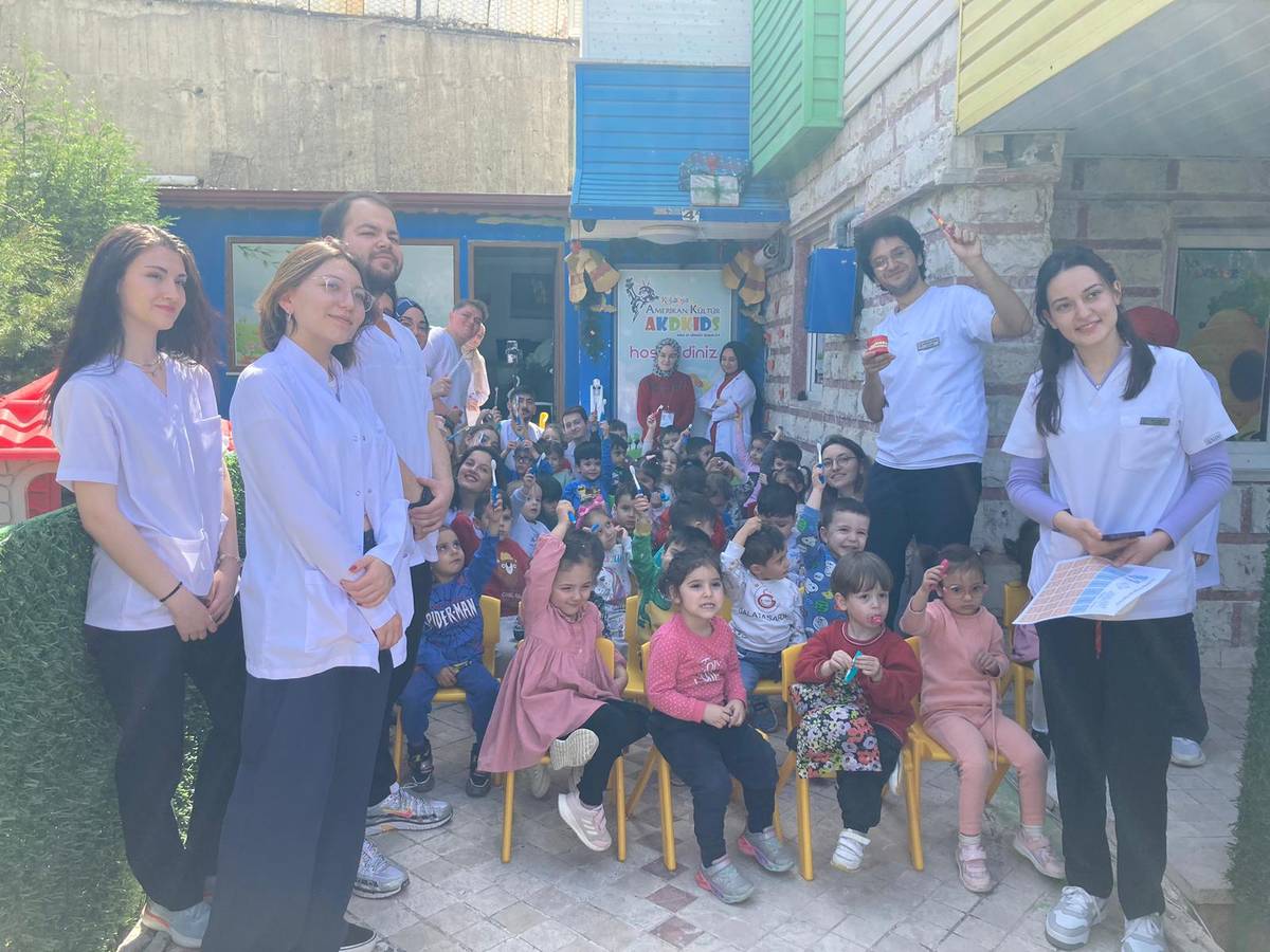 Diş Hekimler Öğrenci Birliği Topluluğundan Miniklere Hijyen Eğitimi