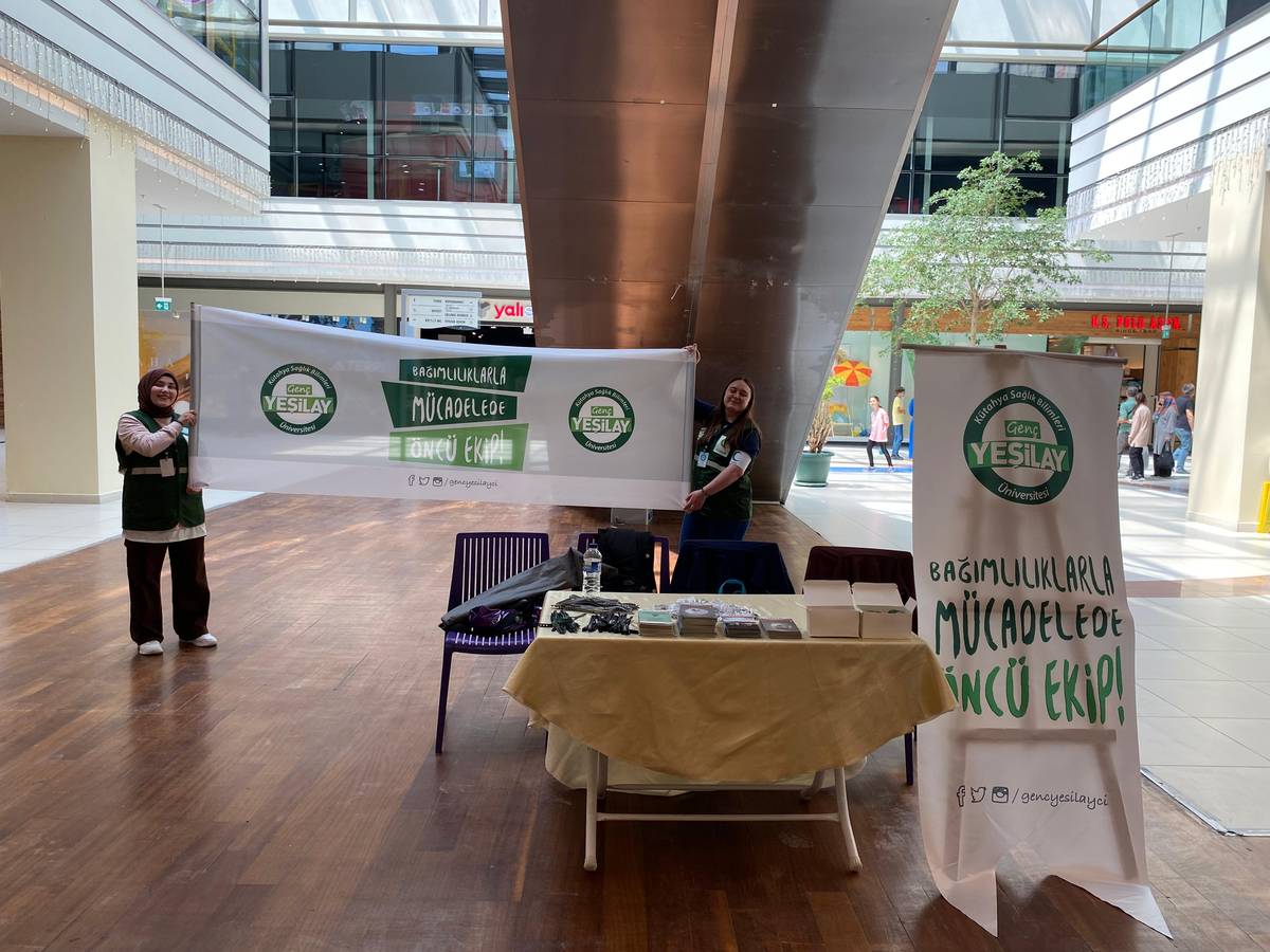 Genç YEŞİLAY dan Bağımlılıkla Mücadele de Kamuoyu Bilinçlendirme Çalışması