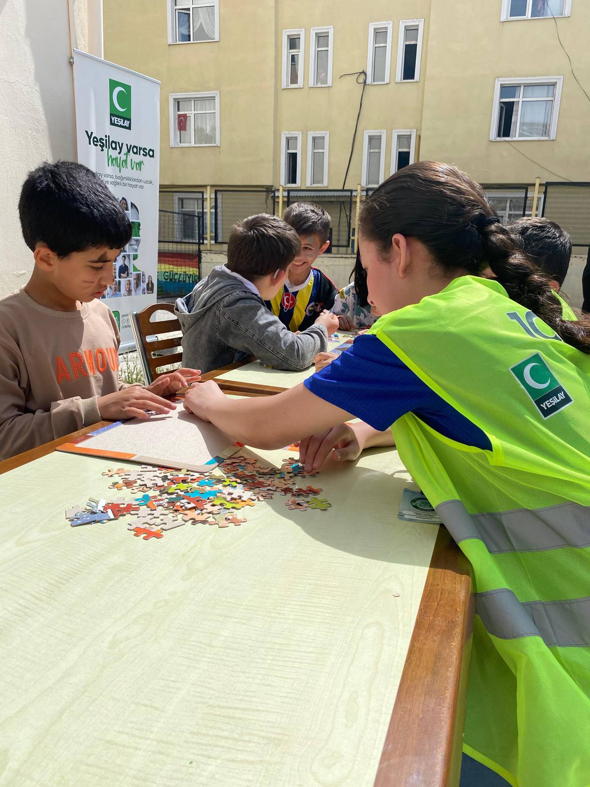 Genç YEŞİLAY dan İşitme Engelliler Okulu na Ziyaret