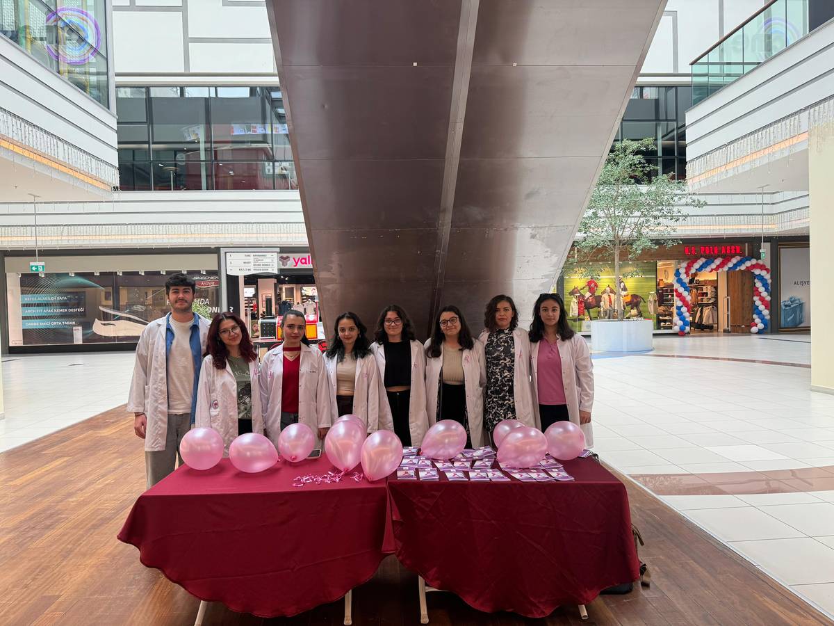 Tıp Öğrencileri Birliği Topluluğundan Sera AVM de Meme Kanseri Farkındalık Etkinliği