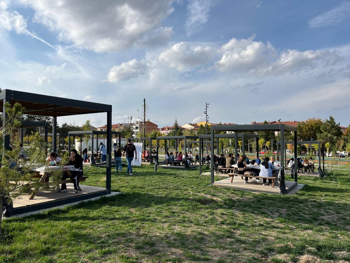 Rekreasyonel Aktiviteler ve Ergoterapi Topluluk Öğrencileri Piknikte Buluştu