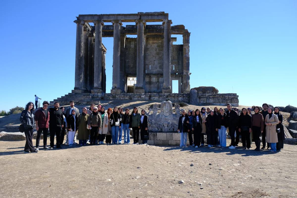 Düşünce ve Sanat Topluluğundan Aizanoi Antik Kentine Kültürel Gezi