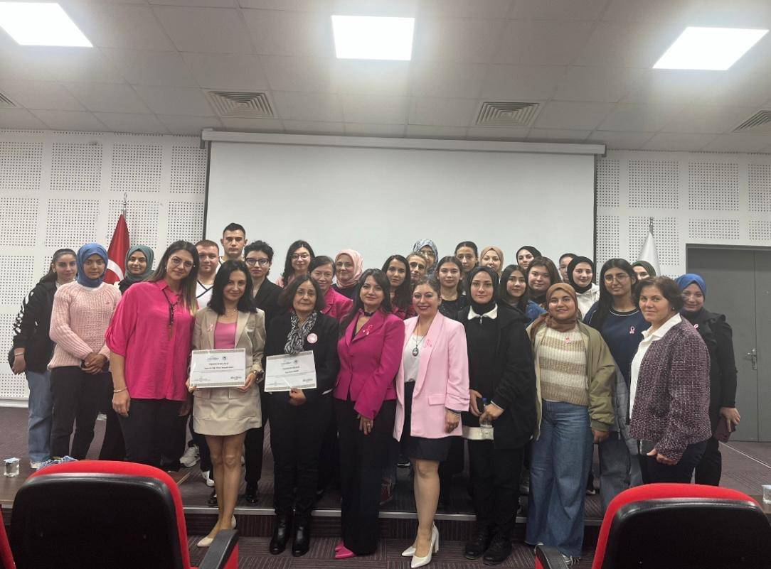 Sosyal Hizmet Topluluk Öğrencilerinden Meme Kanserinin Farkındayım adlı Panel