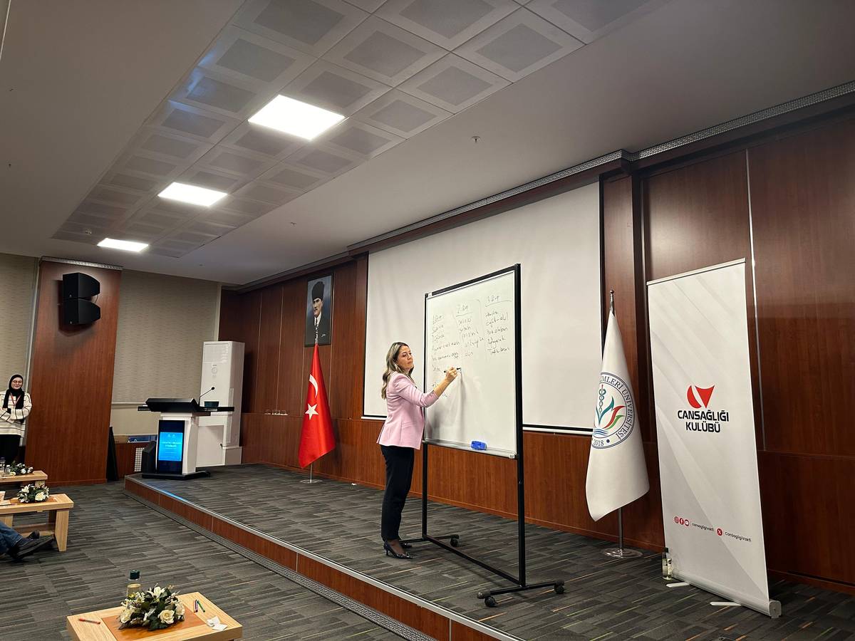 Cansağlığı Topluluk Öğrencileri Yaratıcı Drama Etkinliği: Hekim Hasta İletişimi programında bir araya geldi