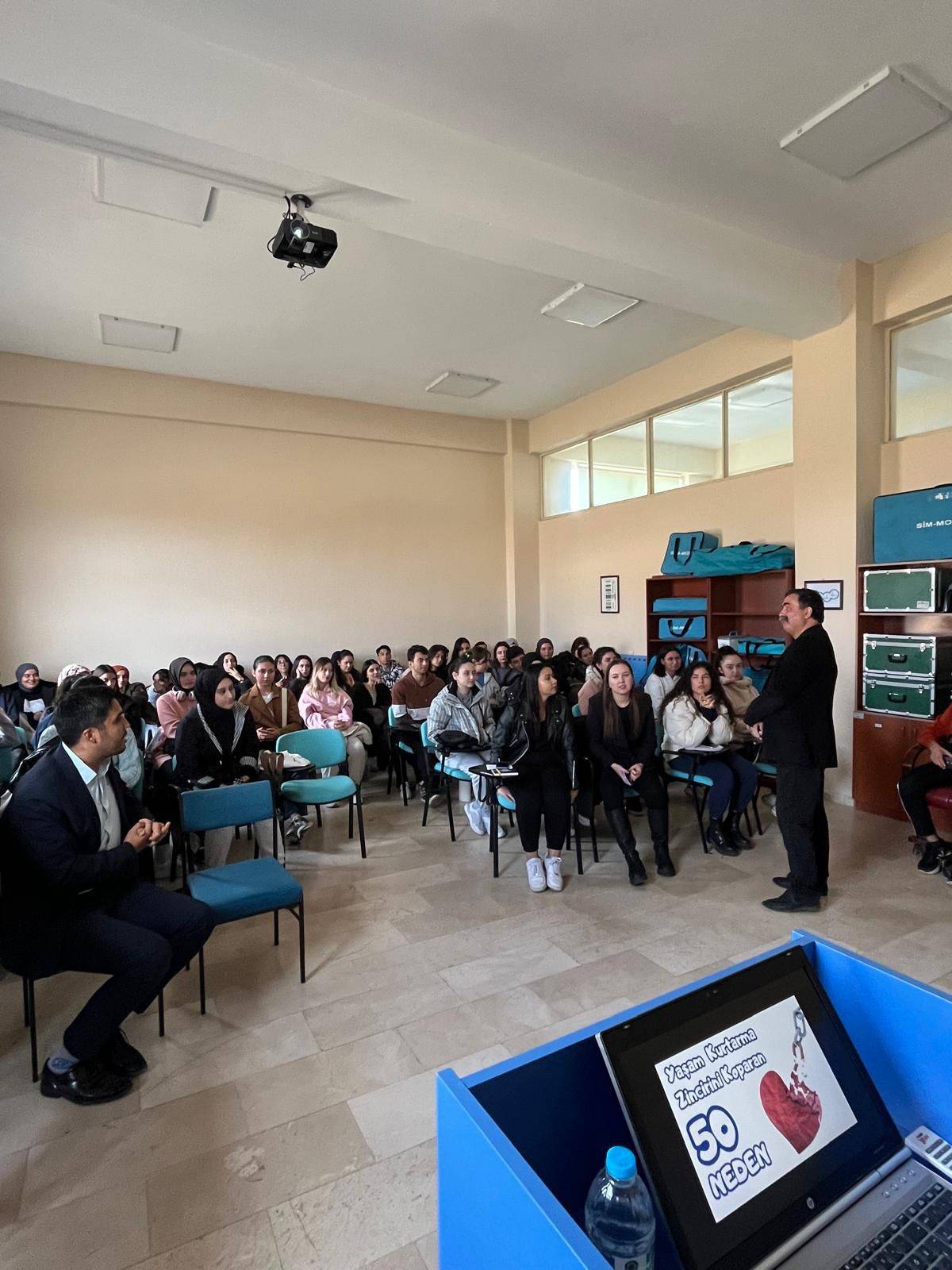 Paramedik ve İlk Yardım Topluluğundan Yaşam Kurtarma Zincirini Koparan 50 Neden Adlı Seminer