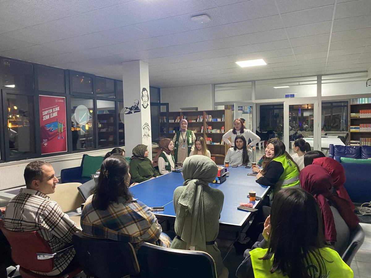 Genç Yeşilay dan Oyun Gecesi Etkinliği