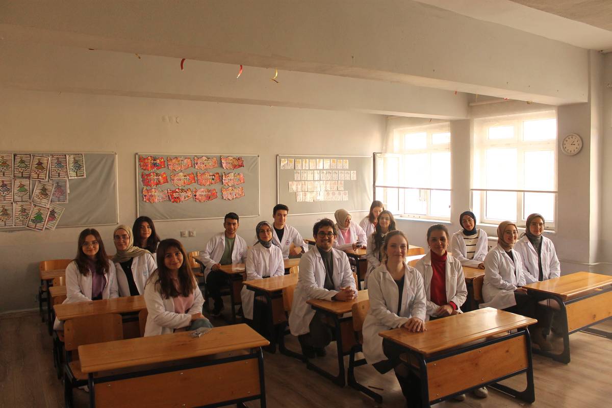 Tıbbiyeli Altruistlerden Sağlıklı Nesiller İçin Okul Sağlık Eğitimi