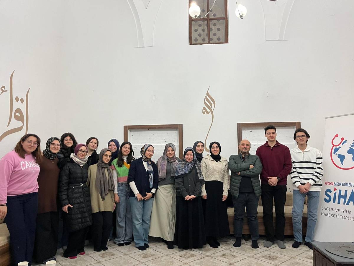 Sağlık ve İyilik Hareketi Topluluk Öğrencilerinden Kitap Tahlili Etkinliği