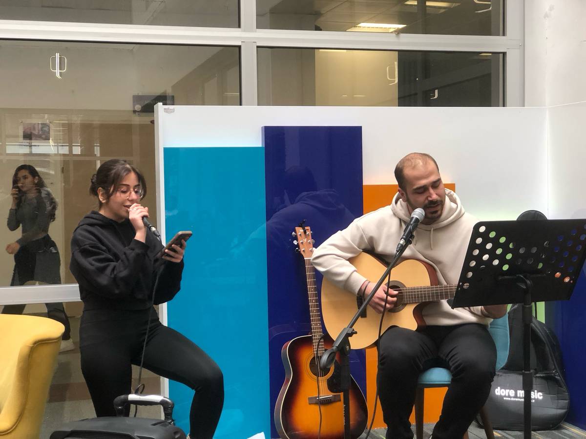 Müzik Topluluğu Öğrencilerinden Tıp Fakültesine "Akustik Perşembe" Dinleti