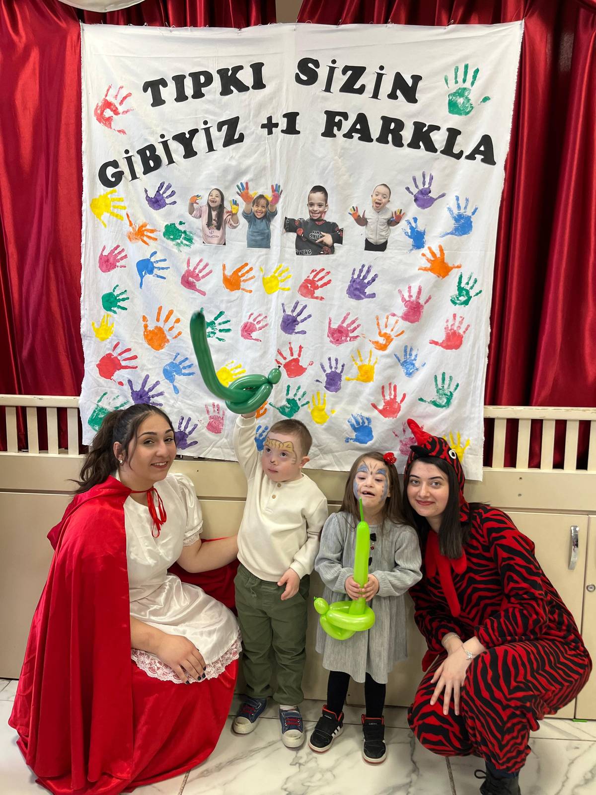 Üniversitemiz Engelsiz Hayat Topluluğu, 21 Mart Dünya Down Sendromu Farkındalık Günü kapsamında KUTSO Anaokulunda Mini Çocuk Şenliği etkinliği düzenledi.