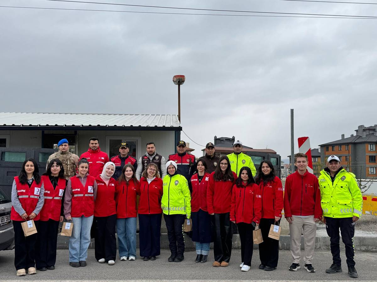 Genç Kızılay Topluluğundan Polis Haftası na Anlamlı Ziyaret