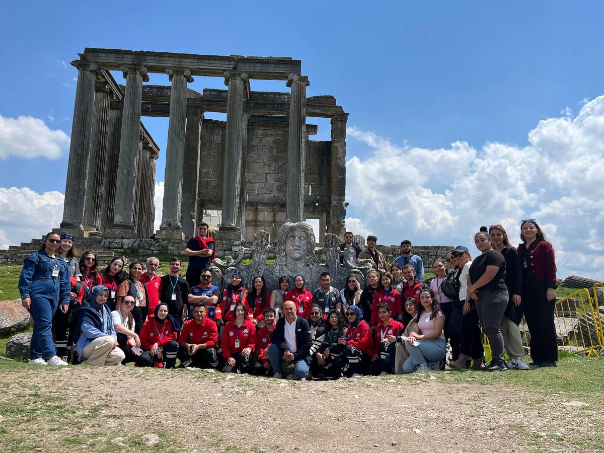 Medikal Kurtarma Topluluk Öğrencilerinden Aizanoi Antik Kentine Gezi