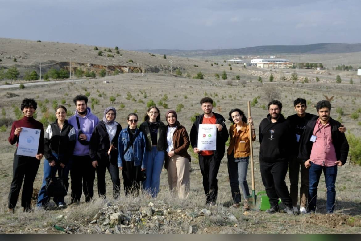 Düşünce ve Sanat Topluluğundan Doğaya Anlamlı Katkı: Fidan Dikimi Etkinliği Düzenlendi