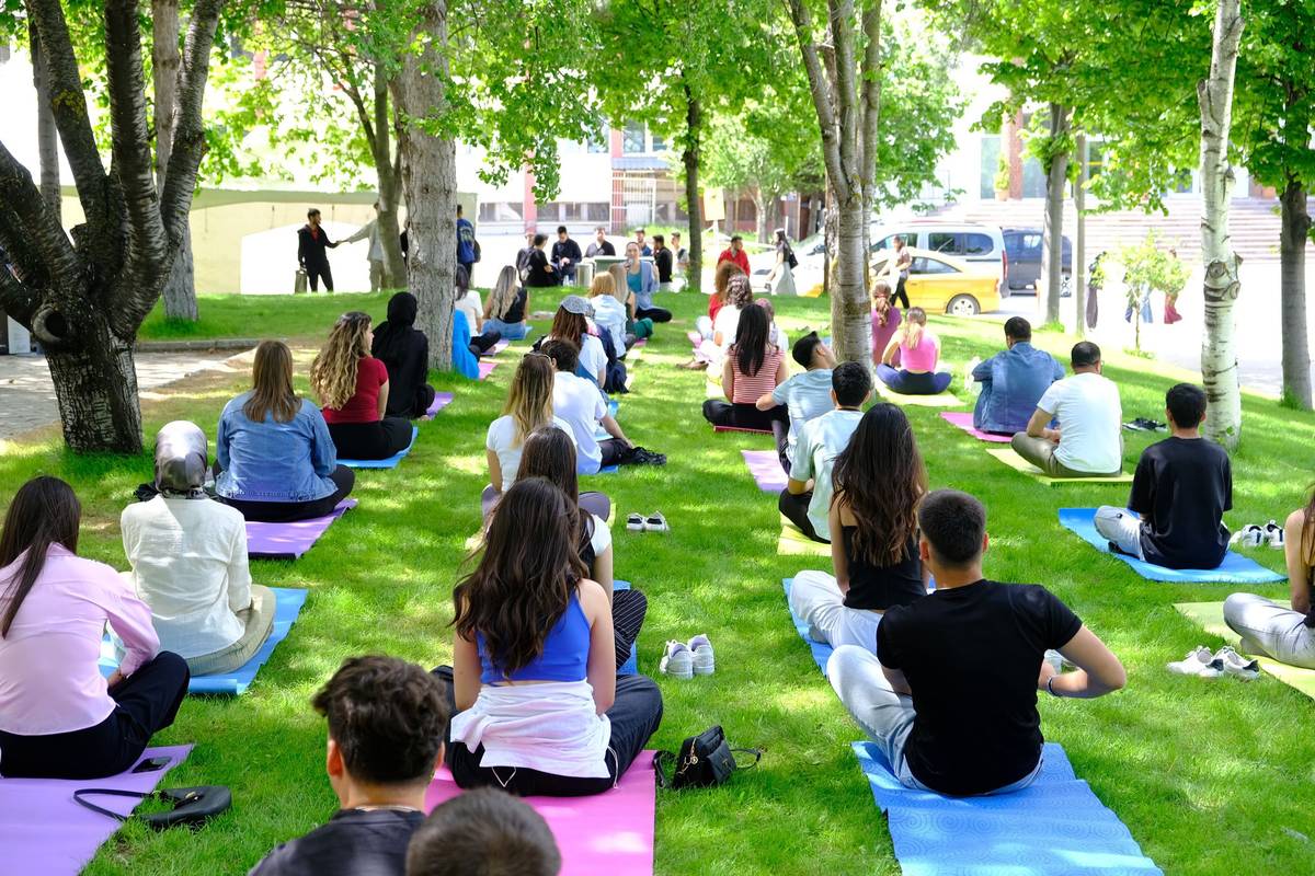 Ruh Sağlığı ve İletişim Topluluğundan Yoga ile Farkındalık ve Rahatlama Seansı