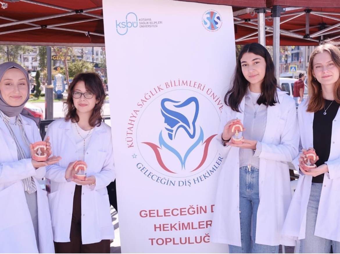Geleceğin Diş Hekimleri Topluluğu Minsafest’te Halkı Bilgilendirdi