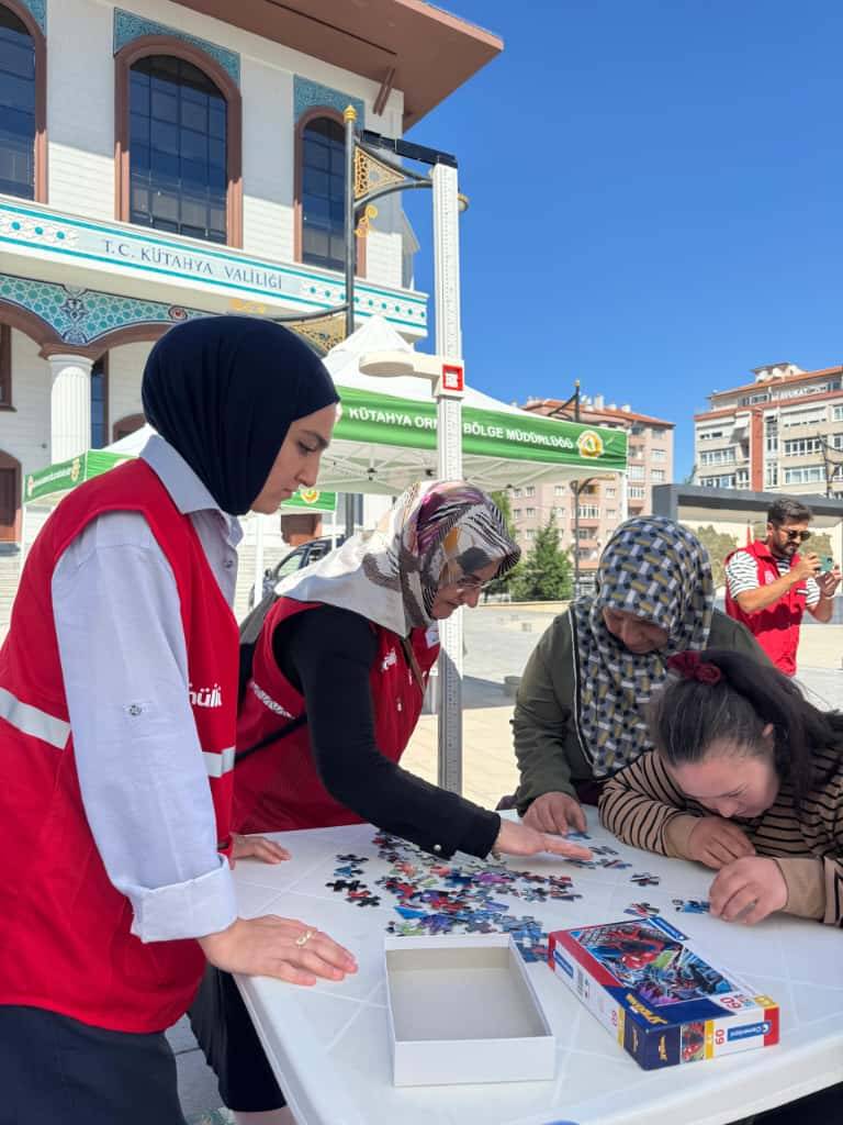 Genç Kızılay Topluluğu, "Minik Adımlar Sağlıklı Yarınlar Festivali"nde Yerini Aldı