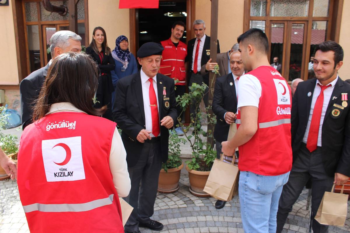 Genç Kızılay Topluluğundan Gaziler Günü’nde Anlamlı Ziyaret