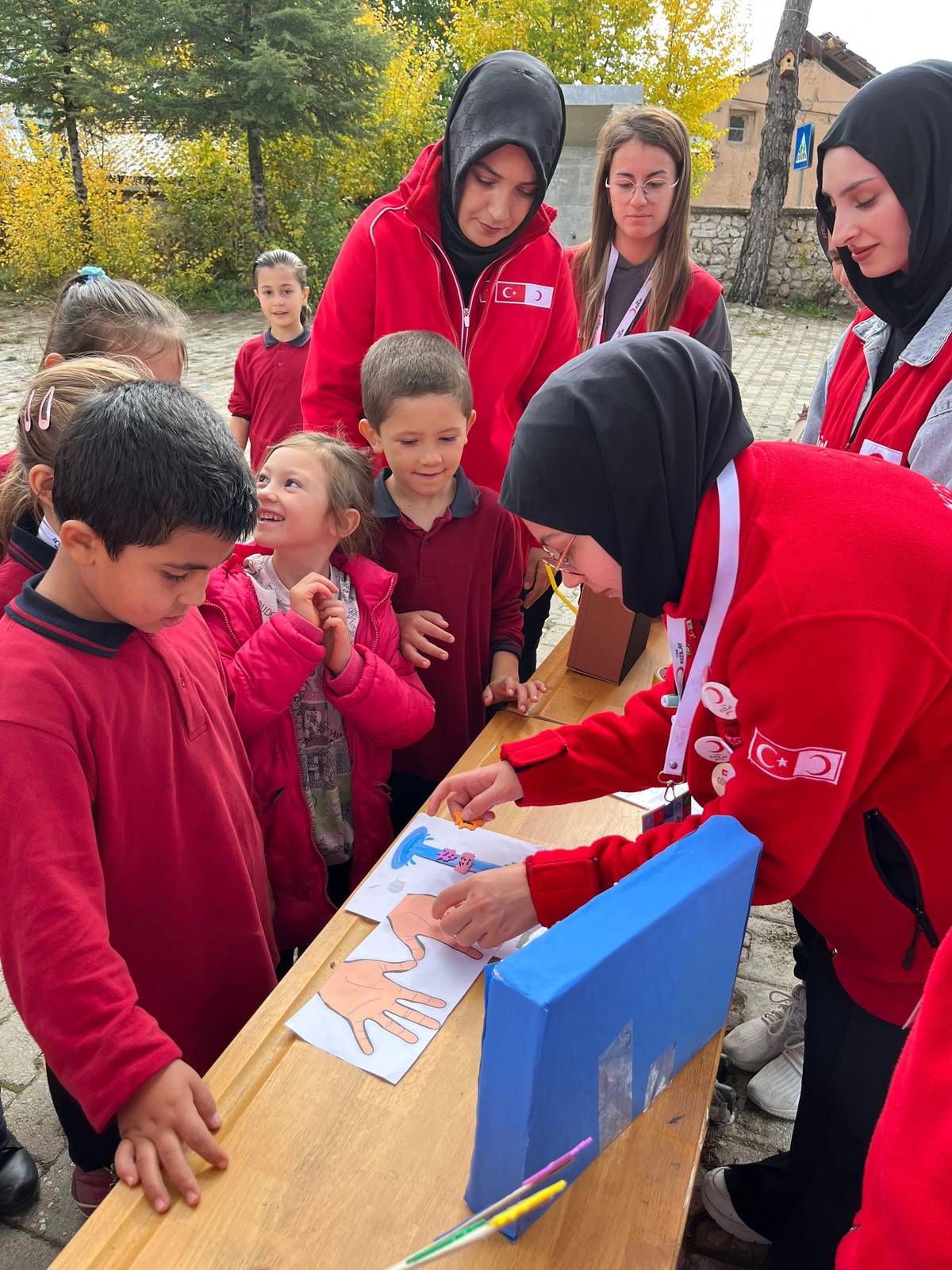 Genç Kızılay Topluluğu’ndan Çalköy İlkokulu’nda “Dersimiz Sağlık” Etkinliği