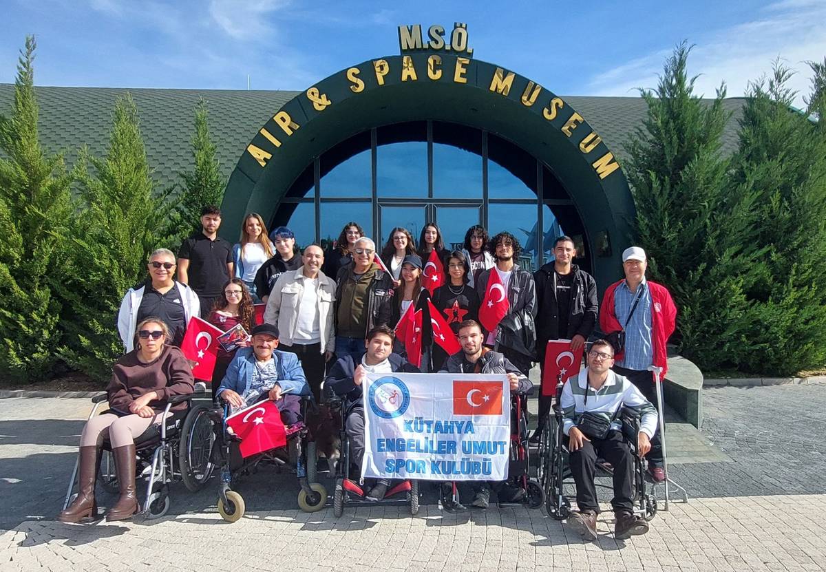 Cumhuriyet Uçuşları’na Anlamlı Katılım