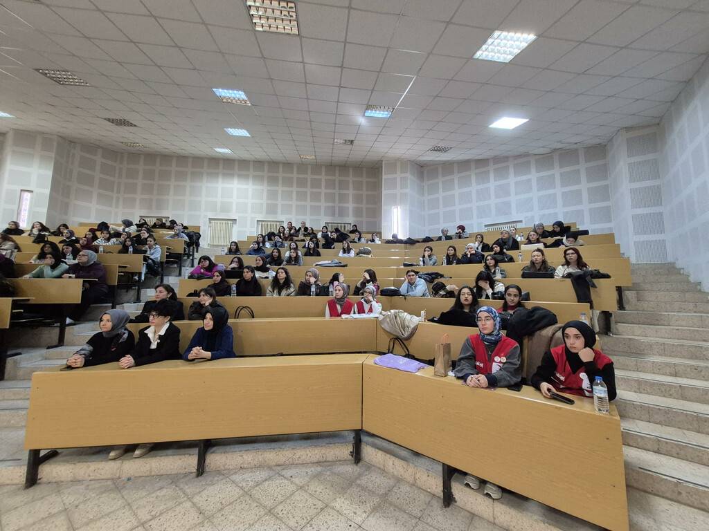 Universitemizde 1 Aralık Dünya AIDS Günü Farkındalık Etkinliği Gerçekleştirildi