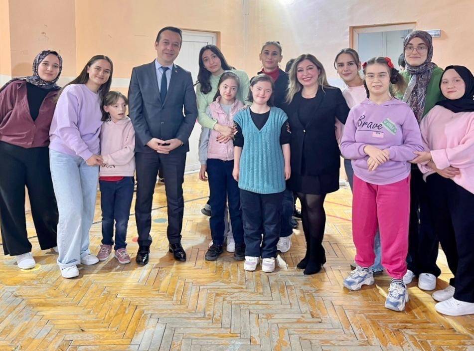 Sosyal Hizmet Topluluğundan Özel Gereksinimli Çocuklara Umut Dolu Buluşma