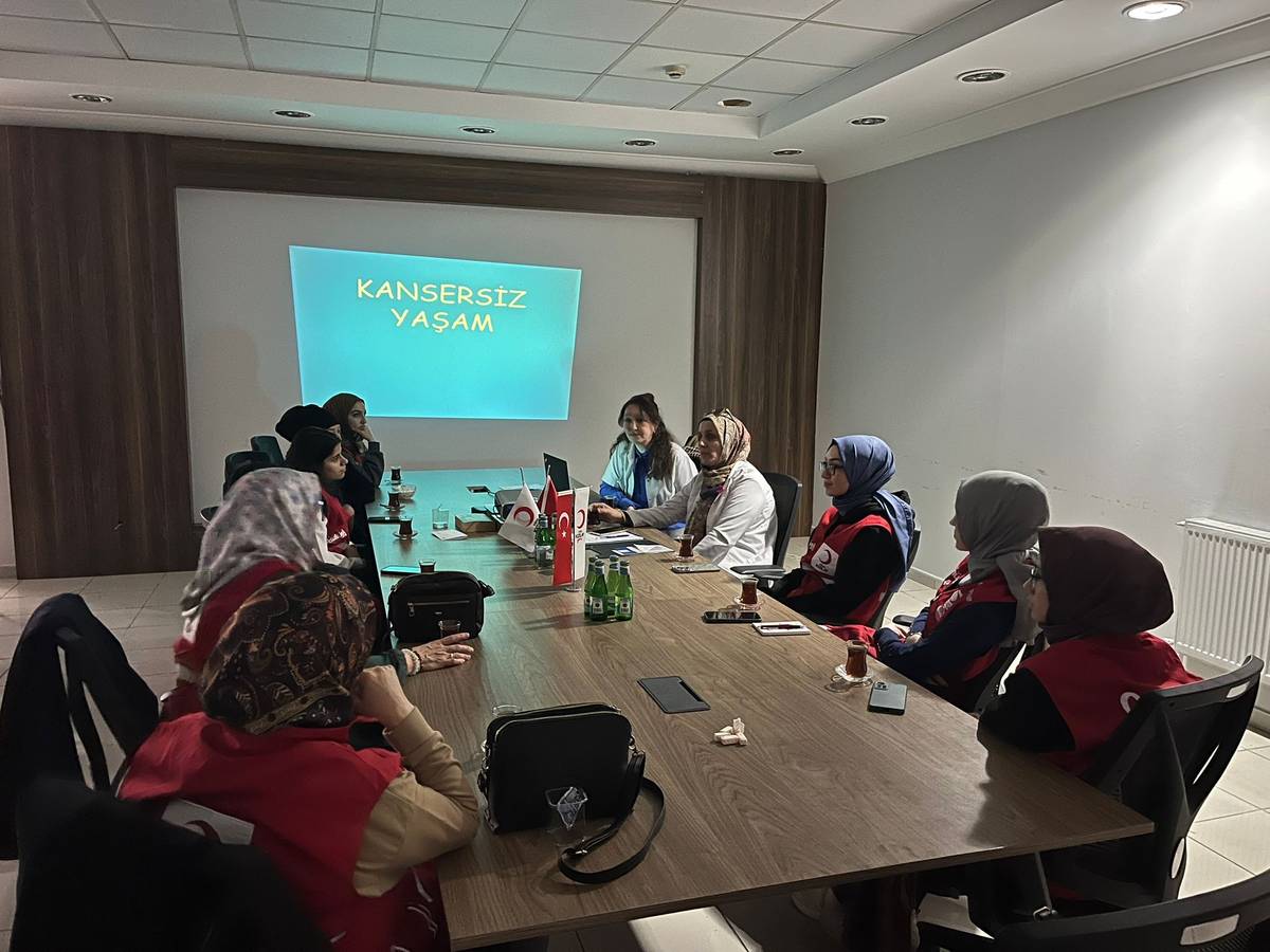 Genç Kızılay’dan Meme Kanserine Karşı Farkındalık Etkinliği