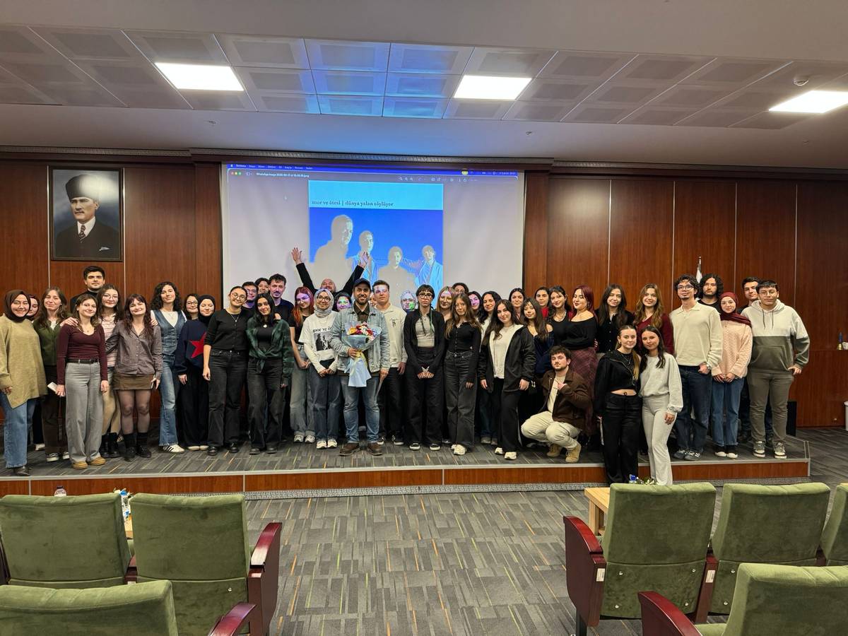 SahneArkası ve Müzik Topluluğu’ndan “Dünya Yalan Söylüyor” Albüm Analizi